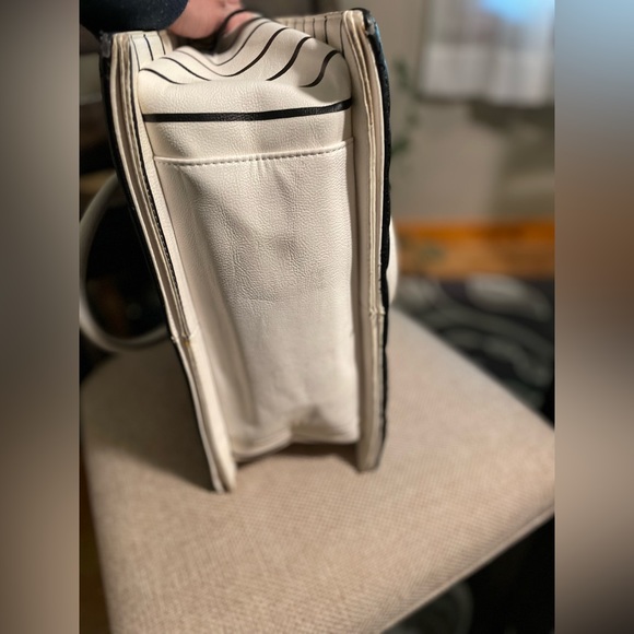 Large Betsey Johnson purse/crossbody - Picture 5 of 9